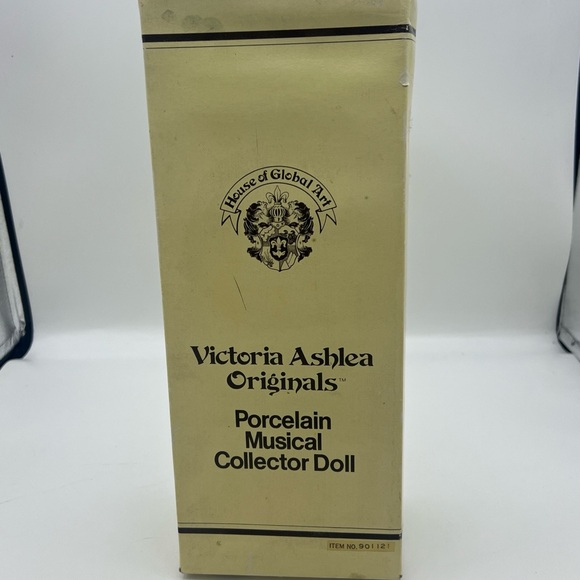 Victoria Ashlea Originals Global Art Porcelain Musical Doll 1983s Box, Tags - Picture 13 of 14